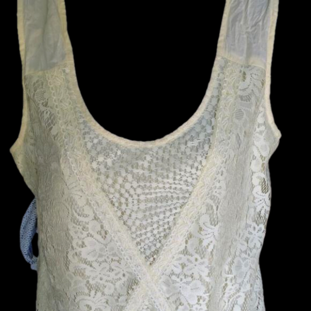 LIKE NEW MARINEBLU LACE TANK
